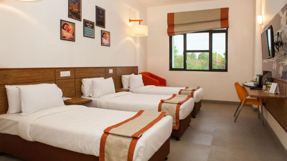 Max Hotels Jabalpur Buitenkant foto