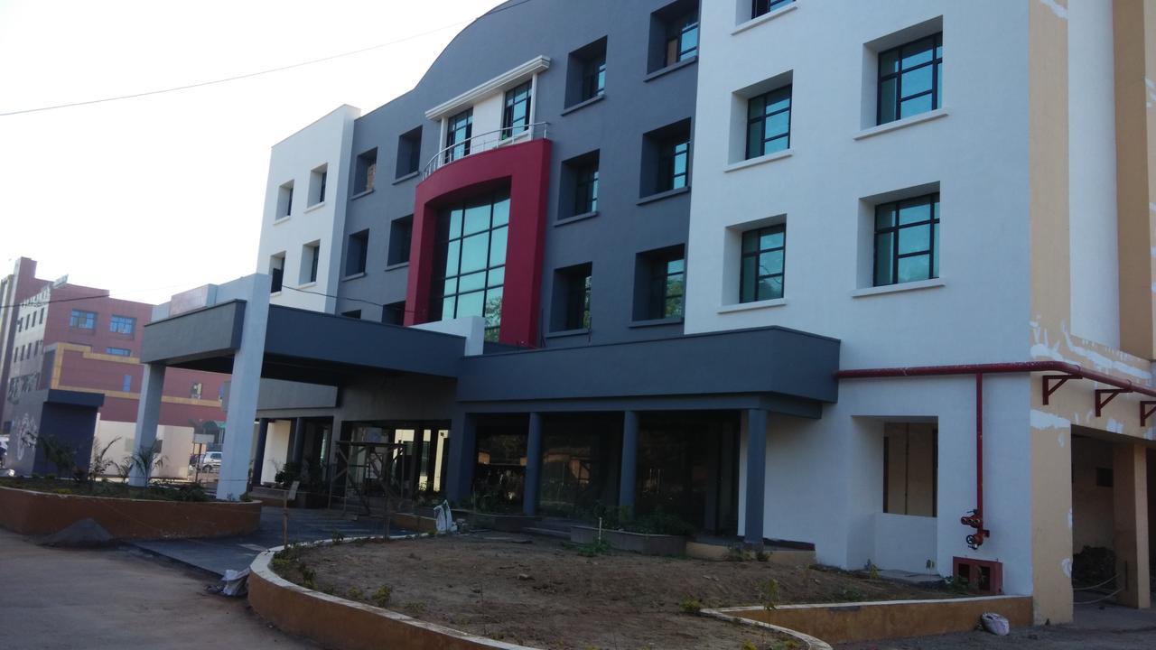 Max Hotels Jabalpur Buitenkant foto