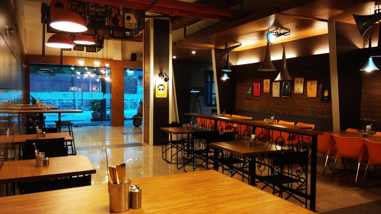 Max Hotels Jabalpur Buitenkant foto
