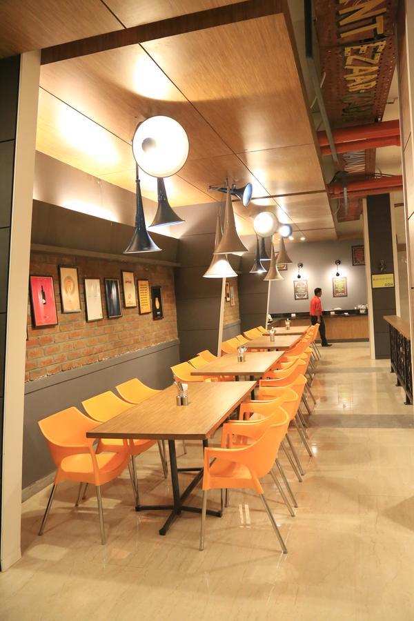 Max Hotels Jabalpur Buitenkant foto